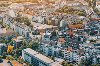 Bild von einer Häuserreihe in Düsseldorf